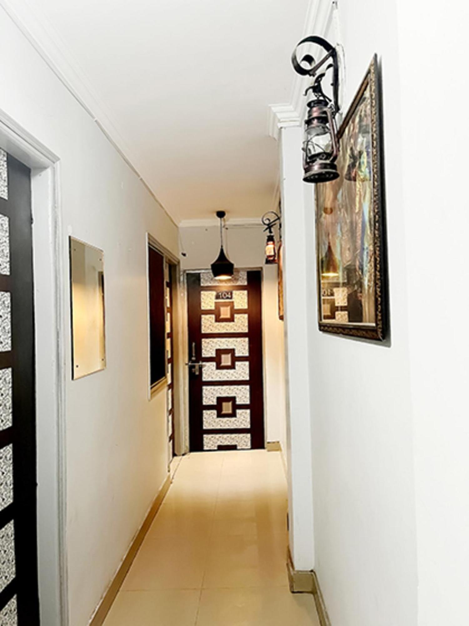 Hotel Commodo - Near Dhaula Kuan New Delhi Exterior photo